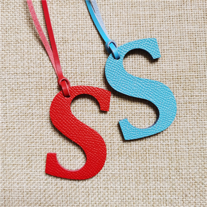Women Accessories Name In English - Brelok z inicjałem z alfabetu angielskiego