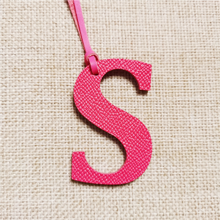 Brelok z inicjałem z alfabetu  – Women Accessories Name In English recenzja i cena