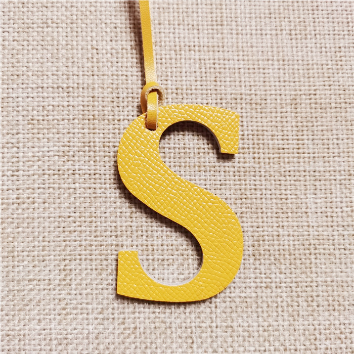 Brelok z inicjałem z alfabetu  – Women Accessories Name In English recenzja i cena