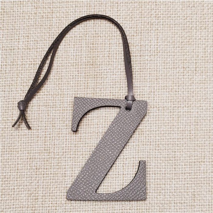 Brelok z inicjałem z alfabetu  – Women Accessories Name In English recenzja i cena