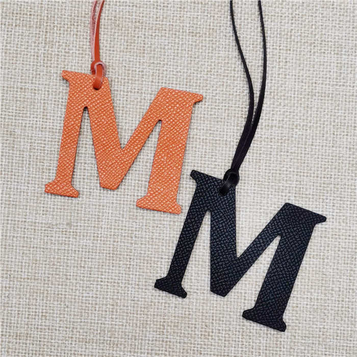 English Letter M Alphabet Cowh – Women Accessories Name In English recenzja i cena