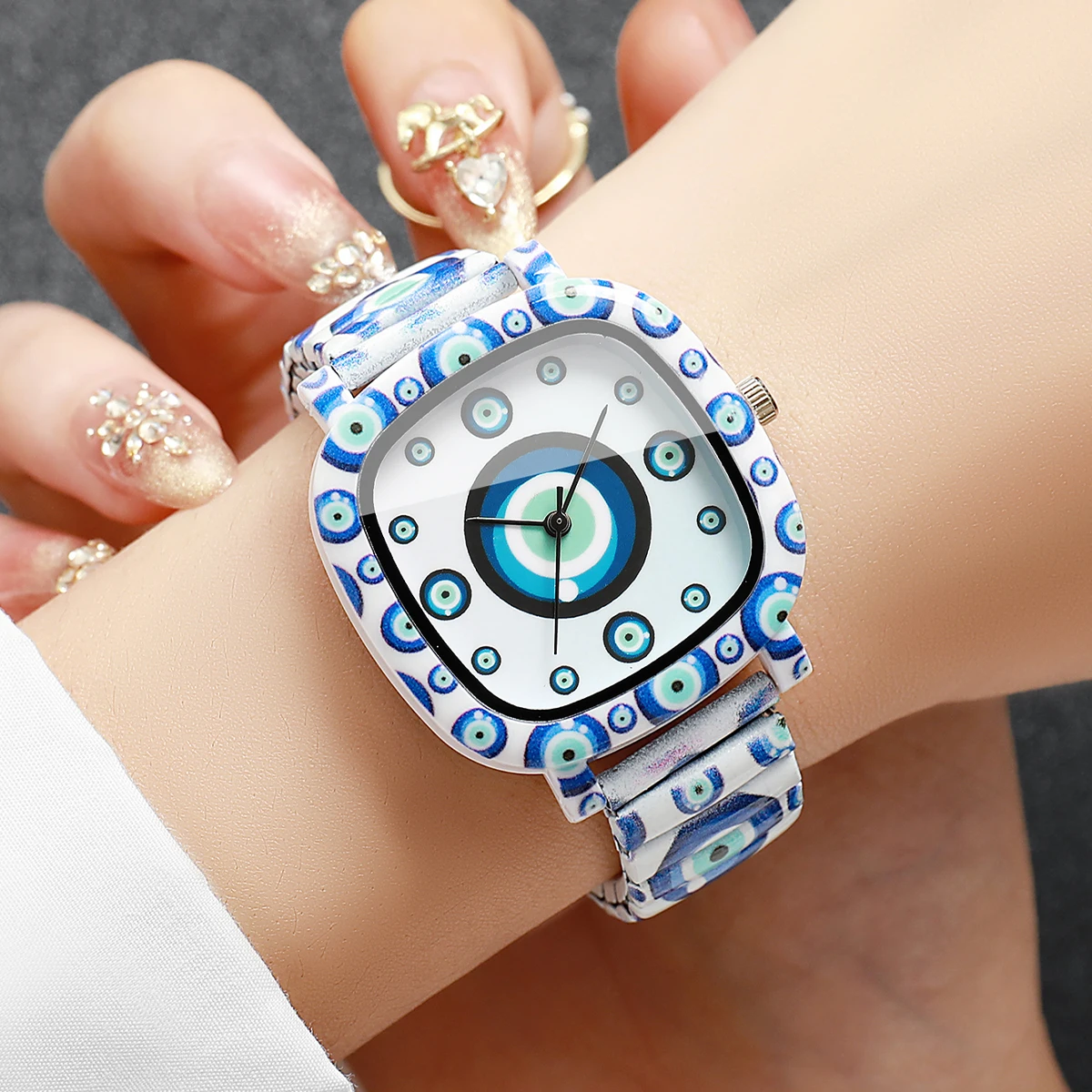 Modne damskie zegarki z niebie – Evil Eye Bracelet recenzja i cena