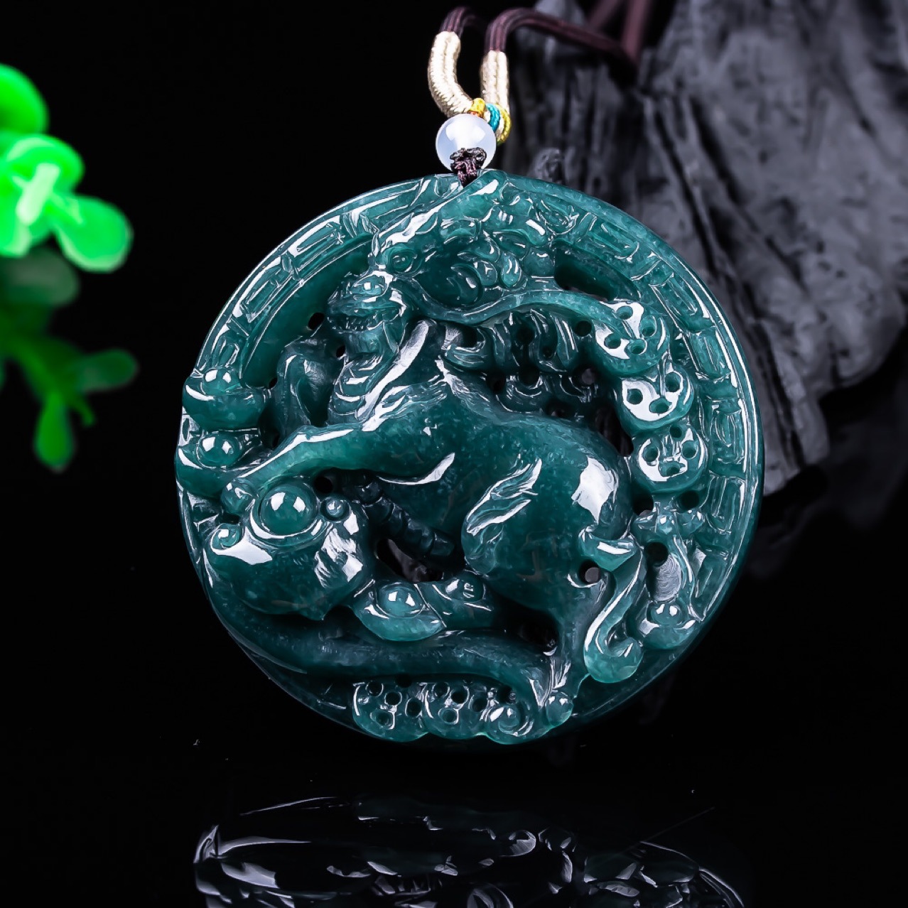 Pendant z jadeitu birmańskiego – Woman Accessory recenzja i cena