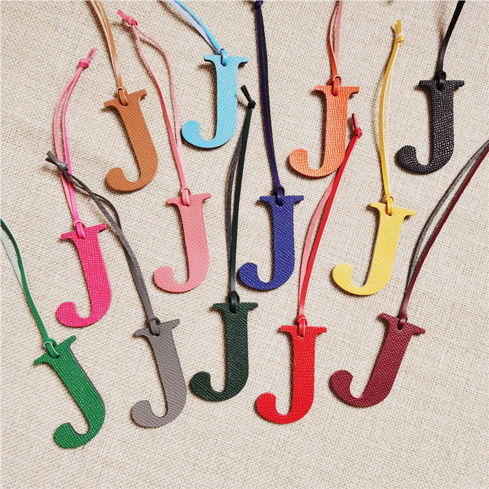 Brelok z inicjałem z alfabetu  – Women Accessories Name In English recenzja i cena
